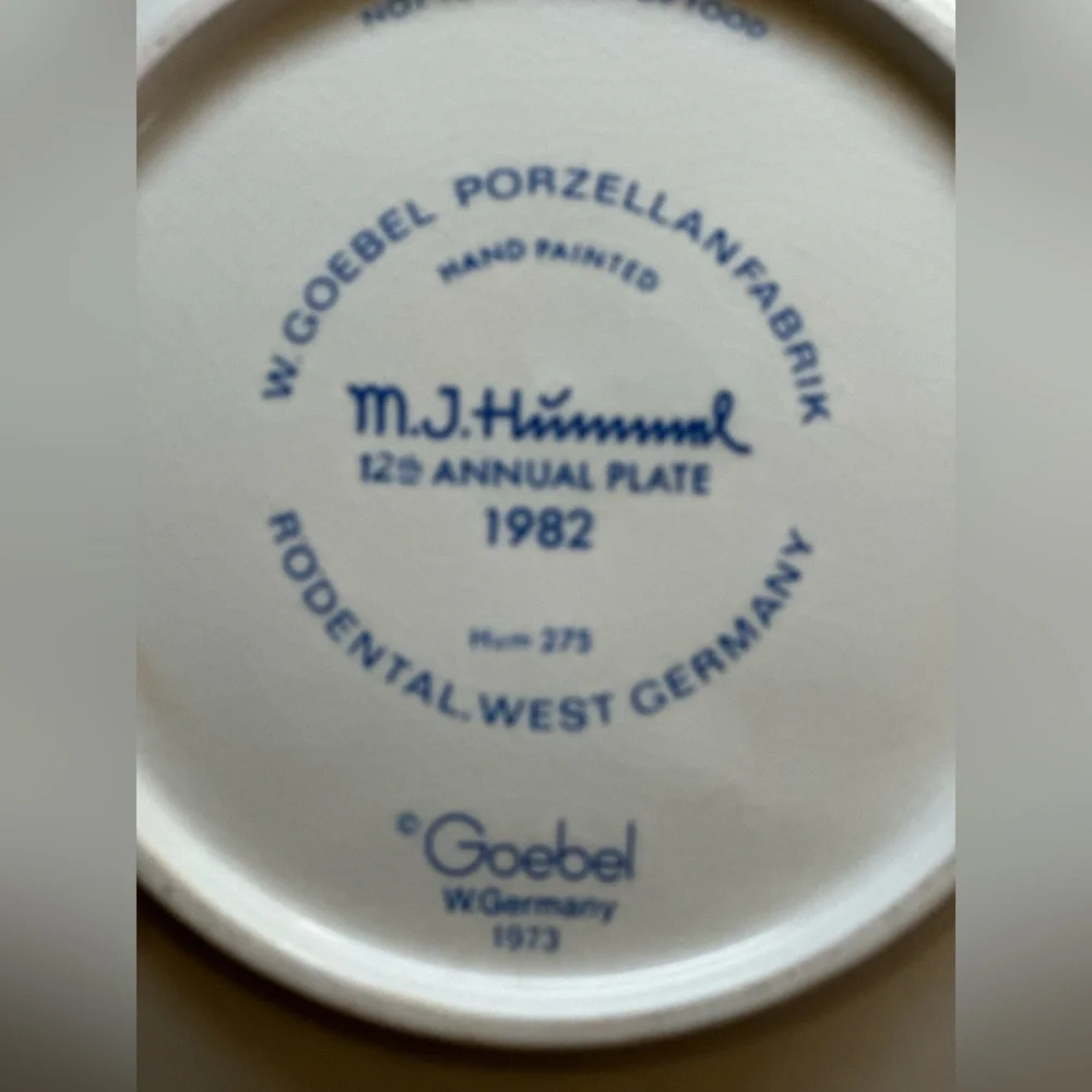 M. J. Hummel 12th Anniversary 1982 Collector Plate